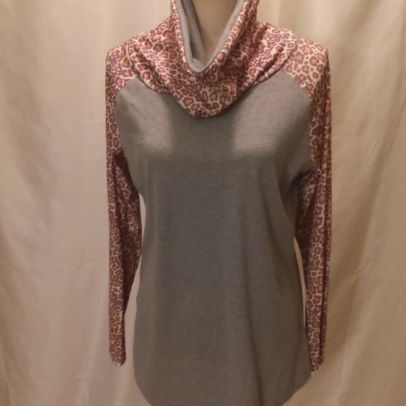 Leopard print cowl,neck sweatshirt - Picture 8 of 10